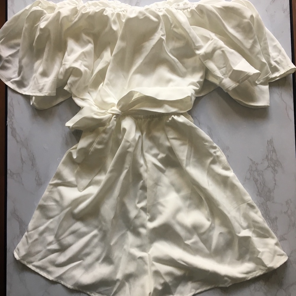 Off the should romper
